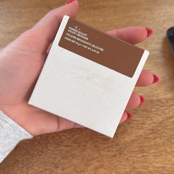Haus Labs Power Sculpt Velvet Bronzer Medium - Picture 9 of 10